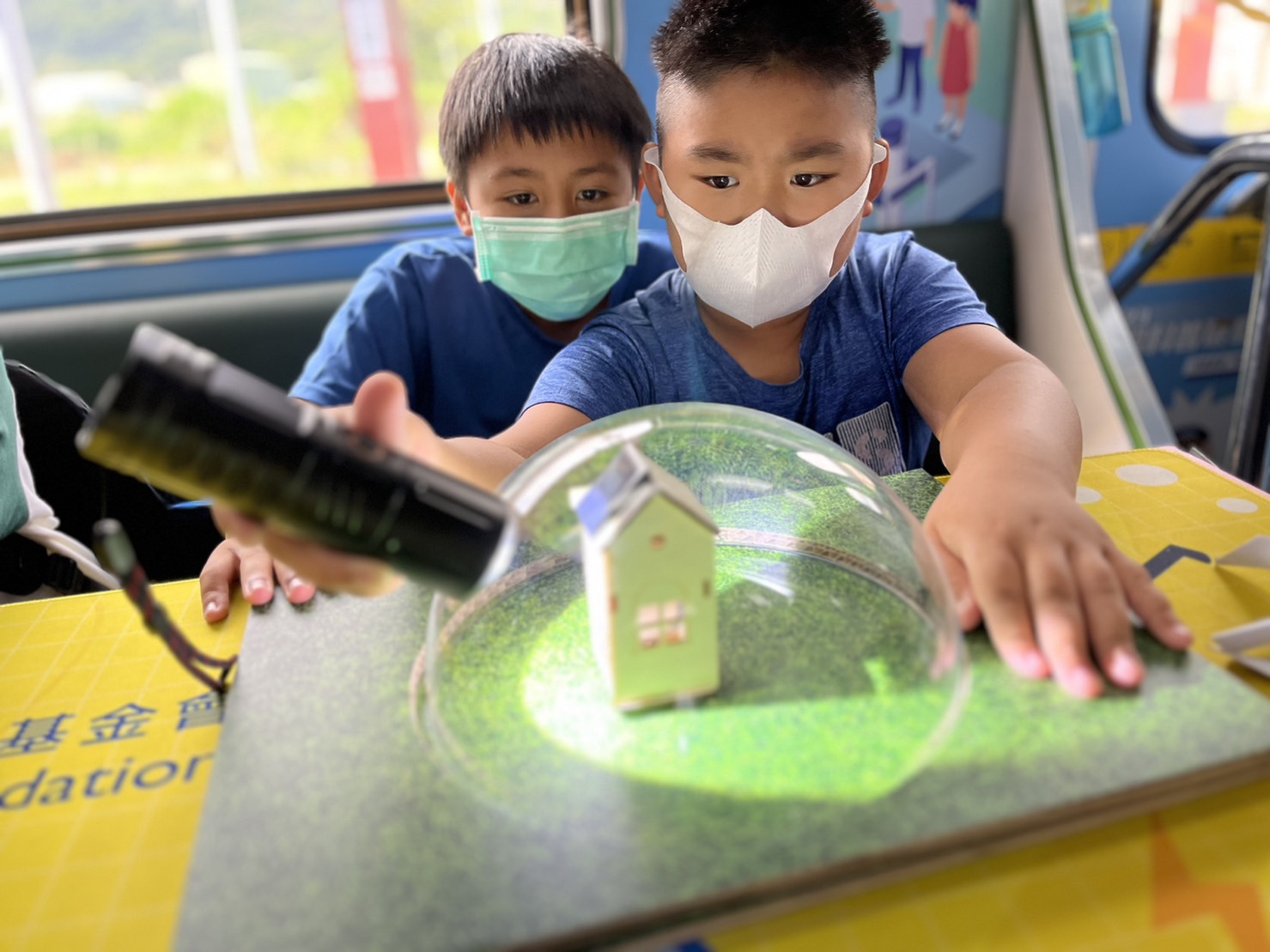 Vsport參與基礎科學主題車廂，以STEAM教學精神，設計「逐日科學家」、「太陽能工程師」以及「淨零建築師」三大能源科普課程和實驗